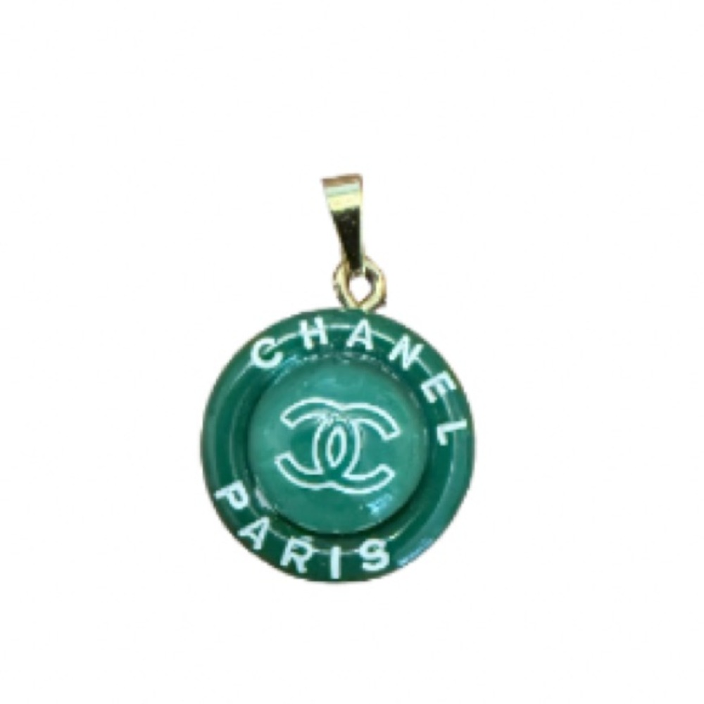 CHANEL Paris Pendant/Charm